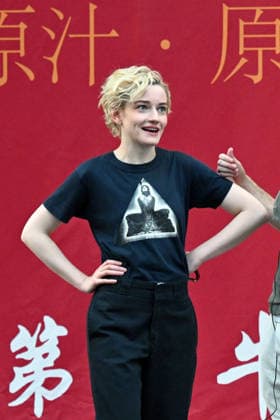 Julia Garner seen filming High Stakes in New York City Featuring: Julia Garner Where: New York City, New York, United States When: 01 Jul 2026 Credit: Elder Ordonez INSTARimages EDITORIAL USE ONLY. NOT FOR USE BY NEWSPAPERS BASED IN THE UK. Copyright: xx instar55823170