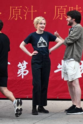 Julia Garner seen filming High Stakes in New York City Featuring: Julia Garner Where: New York City, New York, United States When: 01 Jul 2026 Credit: Elder Ordonez INSTARimages EDITORIAL USE ONLY. NOT FOR USE BY NEWSPAPERS BASED IN THE UK. Copyright: xx instar55823172