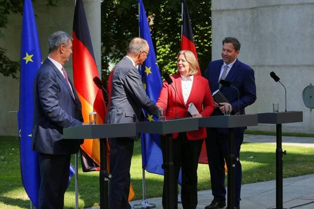 Berlin, Deutschland, 02.07.2026: Bundeskanzleramt: Pressekonferenz nach Koalitionsausschuss: L-R: Bayerns Ministerpräsident Markus Söder (CSU), Bundeskanzler Friedrich Merz (CDU), Bundesministerin für Arbeit und Soziales Bärbel Bas (SPD), Bundesminister der Finanzen Lars Klingbeil (SPD) *** Berlin, Germany, July 2, 2026, Federal Chancellery: Press conference following the coalition committee meeting. From left to right: Markus Söder, Minister-President of Bavaria (CSU); Federal Chancellor Friedrich Merz (CDU); Federal Minister of Labor and Social Affairs Bärbel Bas (SPD); Federal Minister of Finance Lars Klingbeil (SPD) Copyright: xdtsxNachrichtenagenturx dts_125996