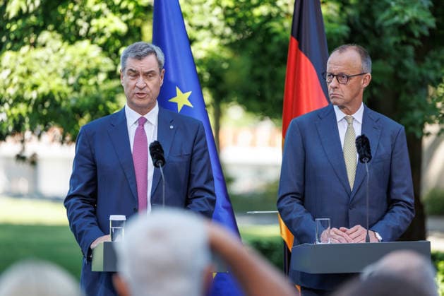 Presseunterrichtung zu den Beratungen des Koalitionsausschusses Presseunterrichtung zu den Beratungen des Koalitionsausschusses im Bundeskanzleramt am 02.06.2026. Markus Söder spricht zu den Anwesenden. Berlin Berlin Deutschland Bundeskanzleramt *** Press Briefing on the Coalition Committee s Deliberations Press Briefing on the Coalition Committee s Deliberations at the Federal Chancellery on June 2, 2026 Markus Söder addresses those present Berlin Berlin Germany Federal Chancellery