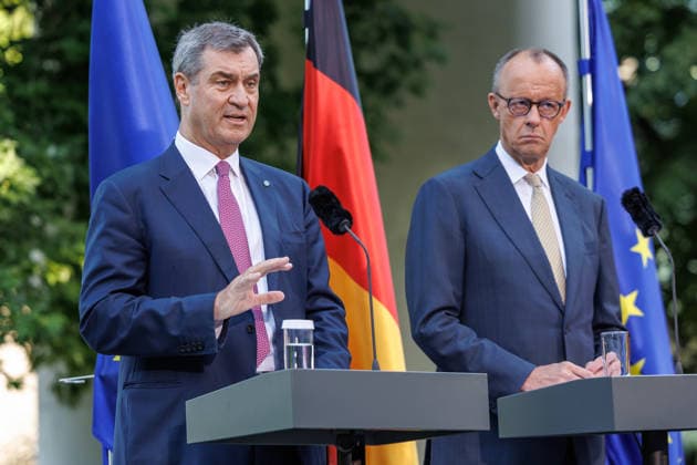 Presseunterrichtung zu den Beratungen des Koalitionsausschusses Presseunterrichtung zu den Beratungen des Koalitionsausschusses im Bundeskanzleramt am 02.06.2026. Markus Söder spricht zu den Anwesenden. Berlin Berlin Deutschland Bundeskanzleramt *** Press Briefing on the Coalition Committee s Deliberations Press Briefing on the Coalition Committee s Deliberations at the Federal Chancellery on June 2, 2026 Markus Söder addresses those present Berlin Berlin Germany Federal Chancellery