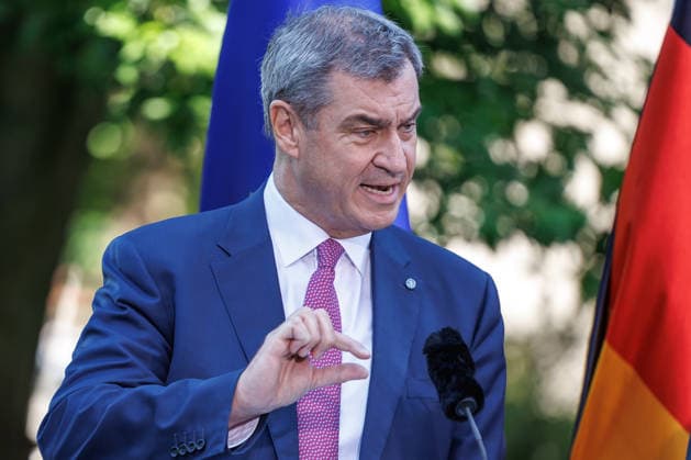 Presseunterrichtung zu den Beratungen des Koalitionsausschusses Presseunterrichtung zu den Beratungen des Koalitionsausschusses im Bundeskanzleramt am 02.06.2026. Markus Söder spricht zu den Anwesenden. Berlin Berlin Deutschland Bundeskanzleramt *** Press Briefing on the Coalition Committee s Deliberations Press Briefing on the Coalition Committee s Deliberations at the Federal Chancellery on June 2, 2026 Markus Söder addresses those present Berlin Berlin Germany Federal Chancellery