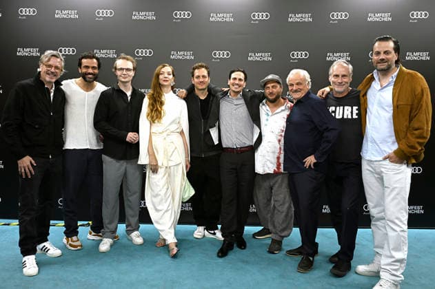 Gäste, Hannes Linder, Pheline Roggan, Peter Meister, David Scheid, Christopher Schärf, Bernhard Schütz und Wolfram Koch und Manuel Bickenbach bei der Premiere des Kinofilms Bärenjagen auf dem 43. Filmfest München 2026 im City-Atelier Kino. München, 01.07.2026 *** Guests Hannes Linder, Pheline Roggan, Peter Meister, David Scheid, Christopher Schärf, Bernhard Schütz, Wolfram Koch, and Manuel Bickenbach at the premiere of the feature film *Bärenjagen* at the 43rd Munich Film Festival 2026 at the City Atelier Kino in Munich, July 1, 2026 Foto:xB.xGillmannx xFuturexImagex baerenjagen_6707