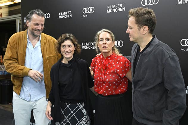 Manuel Bickenbach, Peter Meister und Gäste bei der Premiere des Kinofilms Bärenjagen auf dem 43. Filmfest München 2026 im City-Atelier Kino. München, 01.07.2026 *** Manuel Bickenbach, Peter Meister, and guests at the premiere of the feature film *Bärenjagen* at the 43rd Munich Film Festival 2026 at the City Atelier Kino in Munich, July 1, 2026 Foto:xB.xGillmannx xFuturexImagex baerenjagen_6713