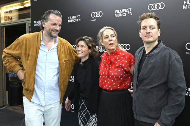 Manuel Bickenbach, Peter Meister und Gäste bei der Premiere des Kinofilms Bärenjagen auf dem 43. Filmfest München 2026 im City-Atelier Kino. München, 01.07.2026 *** Manuel Bickenbach, Peter Meister, and guests at the premiere of the feature film *Bärenjagen* at the 43rd Munich Film Festival 2026 at the City Atelier Kino in Munich, July 1, 2026 Foto:xB.xGillmannx xFuturexImagex baerenjagen_6714