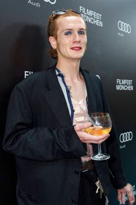 Twiggy bei der Premiere des Kinofilms Für immer 16 Forever 16 auf dem 43. Filmfest München 2026 im City-Atelier Kino. München, 01.07.2026 *** Twiggy at the premiere of the film *Für immer 16 Forever 16* at the 43rd Munich Film Festival in 2026 at the City Atelier Kino in Munich, July 1, 2026 Foto:xN.xKolinzx xFuturexImagex immer_16_6724