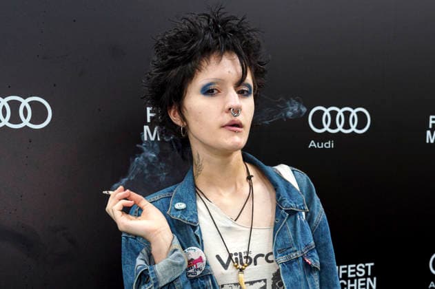 Mücke bei der Premiere des Kinofilms Für immer 16 Forever 16 auf dem 43. Filmfest München 2026 im City-Atelier Kino. München, 01.07.2026 *** Mücke at the premiere of the feature film *Für immer 16 Forever 16* at the 43rd Munich Film Festival 2026 at the City Atelier Kino in Munich, July 1, 2026 Foto:xN.xKolinzx xFuturexImagex immer_16_6737