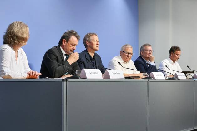 Berlin, Deutschland, 02.07.2026: Haus der Bundespressekonferenz: PK: IKK gesund plus und die IKK Brandenburg und Berlin zur Fusion und den Strukturfragen der GKV von morgen - Steht die GKV vor einer neuen Konsolidierungsphase? : L-R: Grit Matthes, Pressesprecherin IKK, Frank Meier, Vorstandsvorsitzender IKK BB, Anselm Lotz, Hans-Jürgen Müller, Vorsitzender des Verwaltungsrats der IKK gesund plus, Uwe Deh, Vorstandsvorsitzender IKK gesund plus und Gunnar Mollenhauer *** Berlin, Germany, July 2, 2026, Federal Press Conference Center: IKK gesund plus and IKK Brandenburg and Berlin hold a press conference on the merger and structural issues facing the statutory health insurance system (GKV) of the future. Is the GKV facing a new phase of conso Copyright: xdtsxNachrichtenagenturx dts_126036