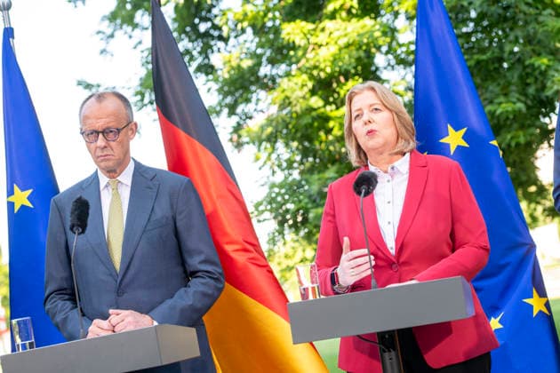 - PK - Koalitionsausschuss EUR, Deutschland, Berlin, 02.07.2026: Bundeskanzler Friedrich Merz (CDU), Bundesfinanzminister Lars Klingbeil (SPD), Bärbel Bas (SPD) Bundesministerin für Arbeit und Soziales und Markus Söder (CSU) Ministerpräsident des Freistaates Bayern. Pressekonferenz zu den Ergebnissen des Koalitionsausschusses. *** Coalition Committee (PK) EUR, Germany, Berlin, July 2, 2026 Federal Chancellor Friedrich Merz (CDU), Federal Minister of Finance Lars Klingbeil (SPD), Bärbel Bas (SPD), Federal Minister of Labor and Social Affairs, and Markus Söder (CSU), Minister-President of the Free State of Bavaria, held a press conference on the results of the coalition committee meeting