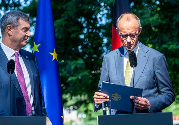Markus Söder + Friedrich Merz EUR, Deutschland, Berlin, 02.07.2026: Danke für die gute Zusammenarbeit. Bundeskanzler Friedrich Merz (CDU), Bundesfinanzminister Lars Klingbeil (SPD), Bärbel Bas (SPD) Bundesministerin für Arbeit und Soziales und Markus Söder (CSU) Ministerpräsident des Freistaates Bayern. Pressekonferenz zu den Ergebnissen des Koalitionsausschusses. *** Markus Söder, Friedrich Merz, EUR, Germany, Berlin, July 2, 2026 Thank you for the excellent cooperation: Federal Chancellor Friedrich Merz (CDU), Federal Minister of Finance Lars Klingbeil (SPD), Bärbel Bas (SPD), Federal Minister of Labor and Social Affairs, and Markus Söder (CSU), Minister-President of the Free State of Bavaria. Press conference on the results of the