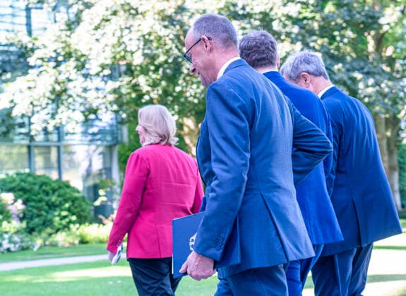 - PK - Koalitionsausschuss EUR, Deutschland, Berlin, 02.07.2026: Bundeskanzler Friedrich Merz (CDU), Bundesfinanzminister Lars Klingbeil (SPD), Bärbel Bas (SPD) Bundesministerin für Arbeit und Soziales und Markus Söder (CSU) Ministerpräsident des Freistaates Bayern. Pressekonferenz zu den Ergebnissen des Koalitionsausschusses. *** Coalition Committee (PK) EUR, Germany, Berlin, July 2, 2026 Federal Chancellor Friedrich Merz (CDU), Federal Minister of Finance Lars Klingbeil (SPD), Bärbel Bas (SPD), Federal Minister of Labor and Social Affairs, and Markus Söder (CSU), Minister-President of the Free State of Bavaria, held a press conference on the results of the coalition committee meeting