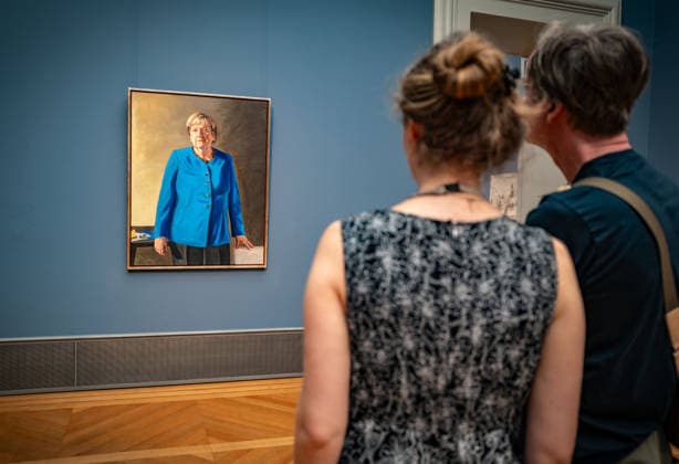 Berlin Mitte, Museumsinsel: Bode-Museum Bodemuseum; offizielles Portrait Gemälde von Bundeskanzlerin aD Angela Merkel vom Künstler JÃ rÃ mie Queyras - 02.07.2026 Berlin Museumsinsel *** Berlin Mitte, Museum Island, Bode Museum, official portrait of former Chancellor Angela Merkel by artist Jérémie Queyras, July 2, 2026, Berlin, Museum Island