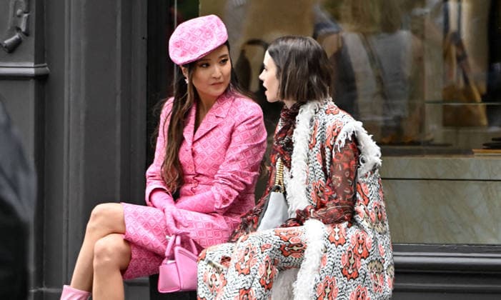 Lily Collins and Ashley Park were spotted on the streets of Paris while filming the sixth season of the Netflix series *Emily in Paris* on July 2, 2026. Gedeon Taieb, Bestimage. Lily Collins and Ashley Park were spotted on the streets of Paris whilst filming the sixth series of the Netflix series *Emily in Paris* on July 2, 2026 Paris, France  Copyright: xGedeonxTaiebx xBestimagexGedeonxTaiebx xBestimagex