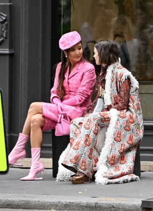Lily Collins and Ashley Park were spotted on the streets of Paris while filming the sixth season of the Netflix series *Emily in Paris* on July 2, 2026. Gedeon Taieb, Bestimage. Lily Collins and Ashley Park were spotted on the streets of Paris whilst filming the sixth series of the Netflix series *Emily in Paris* on July 2, 2026 Paris, France  Copyright: xGedeonxTaiebx xBestimagexGedeonxTaiebx xBestimagex