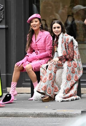 Lily Collins and Ashley Park were spotted on the streets of Paris while filming the sixth season of the Netflix series *Emily in Paris* on July 2, 2026. Gedeon Taieb, Bestimage. Lily Collins and Ashley Park were spotted on the streets of Paris whilst filming the sixth series of the Netflix series *Emily in Paris* on July 2, 2026 Paris, France  Copyright: xGedeonxTaiebx xBestimagexGedeonxTaiebx xBestimagex