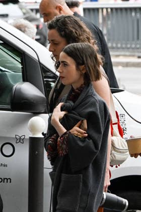 Lily Collins leaves the set of the sixth season of the Netflix series *Emily in Paris* on July 2, 2026. Gédéon Taieb, Bestimage. Lily Collins leaves the set of the sixth season of the Netflix series *Emily in Paris* on July 2, 2026. Paris, France  Copyright: xGedeonxTaiebx xBestimagexGedeonxTaiebx xBestimagex