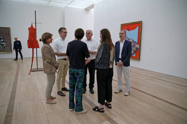Besuch des Bundespräsidenten Frank-Walter Steinmeier in der Fondation Beyeler in Riehen (Schweiz). Der deutsche Bundespräsident besucht während seiner Ortszeit in Lörrach (Baden-Württemberg) auch die Grenzregion in der Schweiz. Besuch des Bundespräsidenten Frank-Walter Steinmeier in der Fondation Beyeler in Riehen (Schweiz). Der deutsche Bundespräsident besucht während seiner Ortszeit in Lörrach (Baden-Württemberg) auch die Grenzregion in der Schweiz. Riehen Kanton Basel-Stadt Schweiz *** Visit by Federal President Frank-Walter Steinmeier to the Fondation Beyeler in Riehen, Switzerland. During his stay in Lörrach, Baden-Württemberg, the German Federal President is also visiting the border region in Switzerland. Visit by Federal Pr