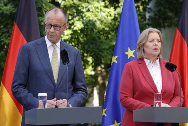 Bundeskanzler und Parteivorsitzende der CDU Deutschlands, Friedrich Merz MdB, Bundesministerin für Arbeit und Soziales und Parteivorsitzende der SPD, Bärbel Bas MdB, Deutschland, Berlin, Bundeskanzleramt, Presseunterrichtung zu den Beratungen des Koalitionsausschusses *** Chancellor of Germany and Chair of the CDU, Friedrich Merz, Member of the Bundestag; Federal Minister of Labor and Social Affairs and Chair of the SPD, Bärbel Bas, Member of the Bundestag; Berlin, Germany; Federal Chancellery; Press briefing on the deliberations of the Coalition Committee