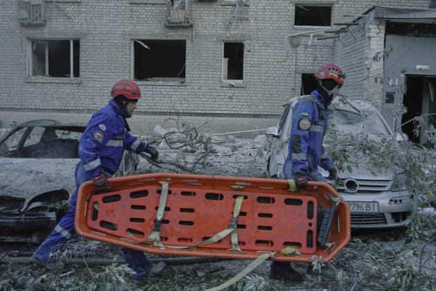 Ukraine says Russian attack kills 13 in capital Kyiv KYIV, UKRAINE - JULY 02: Search and rescue operations are ongoing at the sites damaged by a Russian strike, including a multi-story apartment building and several private homes in Kyiv s Darnytskyi district, Ukraine, on July 02, 2026. The attack killed 13 and injured more than 30. Joshua Olley Anadolu Kyiv Ukraine. Editorial use only. Please get in touch for any other usage.  Copyright: x2026xAnadoluxJoshuaxOlleyx