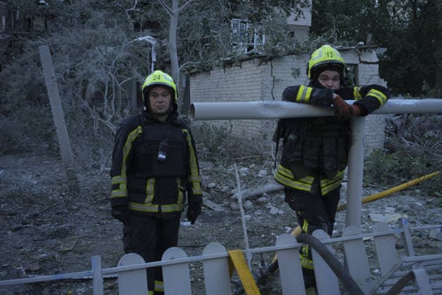 Ukraine says Russian attack kills 13 in capital Kyiv KYIV, UKRAINE - JULY 02: Search and rescue operations are ongoing at the sites damaged by a Russian strike, including a multi-story apartment building and several private homes in Kyiv s Darnytskyi district, Ukraine, on July 02, 2026. The attack killed 13 and injured more than 30. Joshua Olley Anadolu Kyiv Ukraine. Editorial use only. Please get in touch for any other usage.  Copyright: x2026xAnadoluxJoshuaxOlleyx