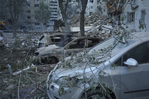 Ukraine says Russian attack kills 13 in capital Kyiv KYIV, UKRAINE - JULY 02: Search and rescue operations are ongoing at the sites damaged by a Russian strike, including a multi-story apartment building and several private homes in Kyiv s Darnytskyi district, Ukraine, on July 02, 2026. The attack killed 13 and injured more than 30. Joshua Olley Anadolu Kyiv Ukraine. Editorial use only. Please get in touch for any other usage.  Copyright: x2026xAnadoluxJoshuaxOlleyx