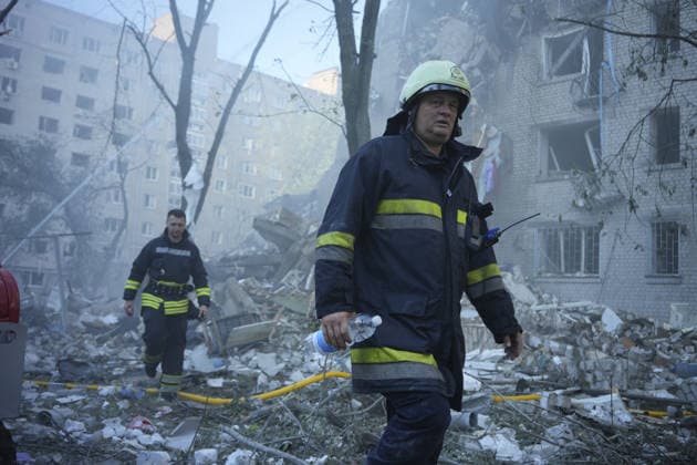 Ukraine says Russian attack kills 13 in capital Kyiv KYIV, UKRAINE - JULY 02: Search and rescue operations are ongoing at the sites damaged by a Russian strike, including a multi-story apartment building and several private homes in Kyiv s Darnytskyi district, Ukraine, on July 02, 2026. The attack killed 13 and injured more than 30. Joshua Olley Anadolu Kyiv Ukraine. Editorial use only. Please get in touch for any other usage.  Copyright: x2026xAnadoluxJoshuaxOlleyx