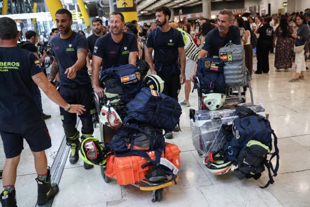 The Firefighters for the World team returns to Spain after its humanitarian mission in Venezuela. Firefighters from the Málaga Provincial Fire Department upon their arrival at Adolfo Suárez Madrid-Barajas Airport on July 2, 2026, in Madrid, Spain. The team has completed its humanitarian mission in Venezuela following the destructive earthquakes measuring 7.2 and 7.5 on the Richter scale. The seven members of the NGO have completed five intense days of uninterrupted work in the coastal area of La Guaira, specifically in the Playa Grande and Caraballeda areas, where buildings suffered widespread collapse. JULY 2, 2026 Alejandro Martínez Vé Madrid, Madrid, Spain  Copyright: xAlejandroxMartinezxVÃ lezx 7638184