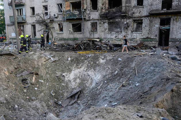 Massive Combined Russian Attack On Ukraine. A massive crater marks the impact site of a missile near a residential apartment building in Kyiv, Ukraine, on July 2, 2026. A total of 74 missiles and 476 drones are launched overnight, with Kyiv as the main target. At least 17 people are killed and nearly 90 injured in the capital. Search and rescue operations are ongoing as people are believed to remain trapped under the rubble. A day of mourning is declared in Kyiv for July 3, 2026. Kyiv Ukraine  Copyright: xMaxymxMarusenkox originalFilename: musiienko-notitle260702_npt84.jpg