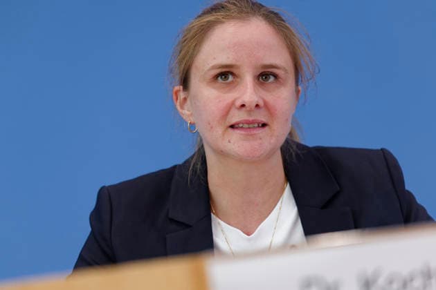 Abwanderungsgründe Eingewanderter 2026-07-02 Deutschland, Berlin Bundespressekonferenz zu den Abwanderungsgründen Eingewanderter in Deutschland. Im Bild Dr. Theresa Koch, wissenschaftliche Mitarbeiterin im Forschungsbereich Migration, Integration und internationale Arbeitsmarktforschung am IAB. *** Reasons for Emigration Among Immigrants, July 2, 2026, Berlin, Germany: Federal Press Conference on the Reasons for Emigration Among Immigrants in Germany. Pictured: Dr. Theresa Koch, research associate in the Migration, Integration, and International Labor Market Research Division at the IAB