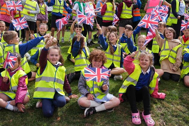 King visits Scotland for Holyrood Week Children await the arrival of King Charles III for his visit to Jedburgh in the Scottish Borders, as part of the King s visit to Scotland for Holyrood Week. Picture date: Thursday July 2, 2026., Credit:Aaron Chown PA ROTA - B68 Avalon UK, Edinburgh  Copyright: xAaronxChownx xPAxROTAx-xB68x xAvalonx 1113961358