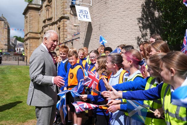 King visits Scotland for Holyrood Week King Charles III meeting children during visit to Jedburgh in the Scottish Borders, as part of the King s visit to Scotland for Holyrood Week. Picture date: Thursday July 2, 2026., Credit:Aaron Chown PA ROTA - B68 Avalon UK, Edinburgh  Copyright: xAaronxChownx xPAxROTAx-xB68x xAvalonx 1113961384