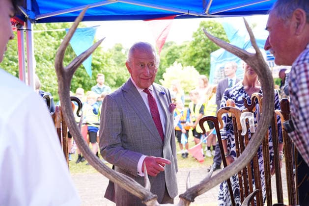 King visits Scotland for Holyrood Week King Charles III viewing horns during visit to Jedburgh in the Scottish Borders, as part of the King s visit to Scotland for Holyrood Week. Picture date: Thursday July 2, 2026., Credit:Aaron Chown PA ROTA - B68 Avalon UK, Edinburgh  Copyright: xAaronxChownx xPAxROTAx-xB68x xAvalonx 1113961504