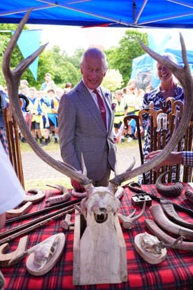 King visits Scotland for Holyrood Week King Charles III viewing horns during visit to Jedburgh in the Scottish Borders, as part of the King s visit to Scotland for Holyrood Week. Picture date: Thursday July 2, 2026., Credit:Aaron Chown PA ROTA - B68 Avalon UK, Edinburgh  Copyright: xAaronxChownx xPAxROTAx-xB68x xAvalonx 1113961506