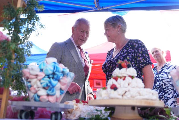 King visits Scotland for Holyrood Week King Charles III viewing meringues during his visit to Jedburgh in the Scottish Borders, as part of the King s visit to Scotland for Holyrood Week. Picture date: Thursday July 2, 2026., Credit:Aaron Chown PA ROTA - B68 Avalon UK, Edinburgh  Copyright: xAaronxChownx xPAxROTAx-xB68x xAvalonx 1113961516