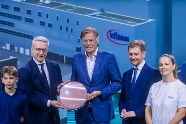 Infineon Eröffnung Infineon Smart Power FAB in Dresden eröffnet.Bundesminister für Digitales und Staatsmodernisierung, Dr. Karsten Wildberger, Jochen Hanebeck, Vorstandsvorsitzender Infineon Technologies AG und Michael Kretschmer Ministerpräsident Sachsen, Dirk Hilbert OB Dresden, eröffnen symbolisch die Fabrik. Dresden Sachsen Deutschland *** Infineon Opens Infineon Smart Power FAB in Dresden: Dr. Karsten Wildberger, Federal Minister for Digital Affairs and State Modernization; Jochen Hanebeck, CEO of Infineon Technologies AG; Michael Kretschmer, Minister President of Saxony; and Dirk Hilbert, Mayor of Dresden, symbolically open the factory in Dresden, Saxony, Germany