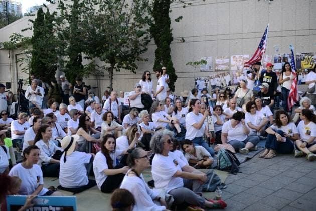 Women Hold Silent Protest as Gaza War Reaches 1,000-Day Mark TEL AVIV, ISRAEL JULY 2, 2026: Dozens of women dressed in white hold a silent protest outside the Israel Defense Forces (IDF) headquarters in Tel Aviv, Israel, on July 2, 2026, as the war in Gaza reaches its 1,000th day. The demonstration called for an end to the conflict and highlighted the humanitarian toll of the war. Tel-Aviv Israel Copyright: x xTomerxNeubergx xJNAxPressx