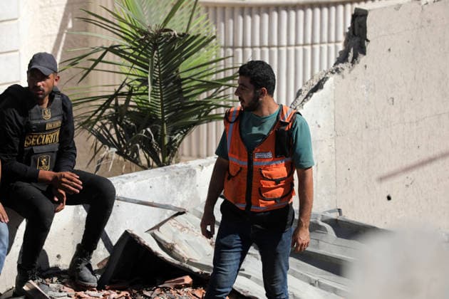 Civil Defense Searches for Missing Bodies Beneath Gaza Building Rubble Palestinian Civil Defense crews search for the bodies of missing people with limited equipment and machinery beneath the rubble of a residential building destroyed in a previous Israeli airstrike during the war, in Gaza City on July 2, 2026. As the war reaches its 1,000th day, the Civil Defense says hundreds of bodies remain trapped beneath collapsed buildings across the Gaza Strip, while shortages of heavy equipment and ongoing safety risks continue to hamper recovery operations after most of its facilities and vehicles were damaged during the war. Photo by Bilal Osama apaimages Gaza city Gaza Strip Palestinian Territory 020726_Gaza_BO_03(12) Copyright: xapaimagesxBilalxOsamax xapaimagesx