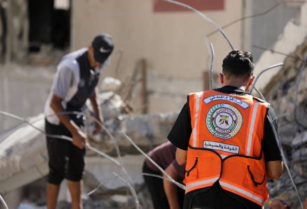 Civil Defense Searches for Missing Bodies Beneath Gaza Building Rubble Palestinian Civil Defense crews search for the bodies of missing people with limited equipment and machinery beneath the rubble of a residential building destroyed in a previous Israeli airstrike during the war, in Gaza City on July 2, 2026. As the war reaches its 1,000th day, the Civil Defense says hundreds of bodies remain trapped beneath collapsed buildings across the Gaza Strip, while shortages of heavy equipment and ongoing safety risks continue to hamper recovery operations after most of its facilities and vehicles were damaged during the war. Photo by Bilal Osama apaimages Gaza city Gaza Strip Palestinian Territory 020726_Gaza_BO_03(28) Copyright: xapaimagesxBilalxOsamax xapaimagesx