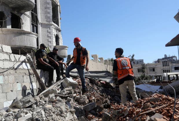 Civil Defense Searches for Missing Bodies Beneath Gaza Building Rubble Palestinian Civil Defense crews search for the bodies of missing people with limited equipment and machinery beneath the rubble of a residential building destroyed in a previous Israeli airstrike during the war, in Gaza City on July 2, 2026. As the war reaches its 1,000th day, the Civil Defense says hundreds of bodies remain trapped beneath collapsed buildings across the Gaza Strip, while shortages of heavy equipment and ongoing safety risks continue to hamper recovery operations after most of its facilities and vehicles were damaged during the war. Photo by Bilal Osama apaimages Gaza city Gaza Strip Palestinian Territory 020726_Gaza_BO_03(31) Copyright: xapaimagesxBilalxOsamax xapaimagesx