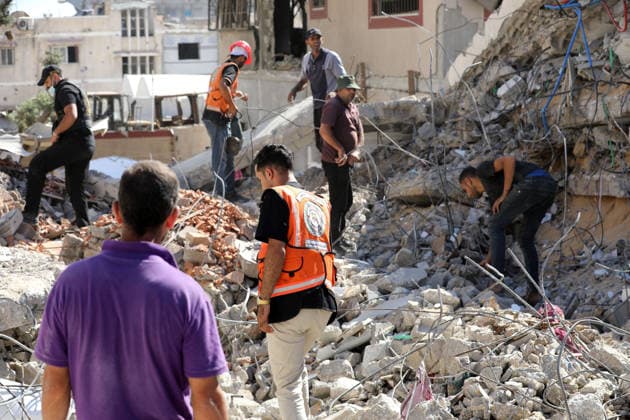 Civil Defense Searches for Missing Bodies Beneath Gaza Building Rubble Palestinian Civil Defense crews search for the bodies of missing people with limited equipment and machinery beneath the rubble of a residential building destroyed in a previous Israeli airstrike during the war, in Gaza City on July 2, 2026. As the war reaches its 1,000th day, the Civil Defense says hundreds of bodies remain trapped beneath collapsed buildings across the Gaza Strip, while shortages of heavy equipment and ongoing safety risks continue to hamper recovery operations after most of its facilities and vehicles were damaged during the war. Photo by Bilal Osama apaimages Gaza city Gaza Strip Palestinian Territory 020726_Gaza_BO_03(24) Copyright: xapaimagesxBilalxOsamax xapaimagesx