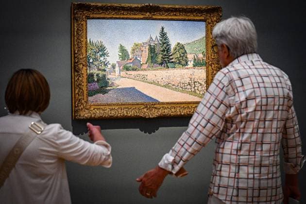 Symphonie der Farben. Paul Signac und der Neoimpressionismus ** NUR FÜR REDAKTIONELLE ZWECKE ** EDITORIAL USE ONLY **<p>Bild Das Schloß von Comblat von 1887 von Paul Signac. Ausstellung Symphonie der Farben. Paul Signac und der Neoimpressionismus im Museum Barberini. Den höchsten Grad an Leuchtkraft und Harmonie zu erreichen diesem Ziel verschrieb sich Paul Signac, als er Mitte der 1880er-Jahre mit Georges Seurat eine neue Malweise in die Kunst einführte. Die Ausstellung Symphonie der Farben. Paul Signac und der Neoimpressionismus beleuchtet als erste umfassende Signac-Schau in Deutschland seit 30 Jahren die zentrale Rolle des Künstlers innerhalb der Bewegung des Neoimpressionismus und geht seinem Einfluss als Theoretiker, Netzw Copyright: MaurizioxGambarini doc86jl2tb7dsyfz46yvnj ,EDITORIAL USE ONLY