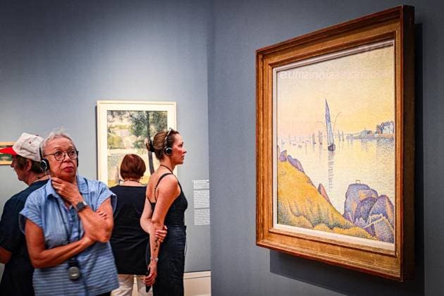 Symphonie der Farben. Paul Signac und der Neoimpressionismus ** NUR FÜR REDAKTIONELLE ZWECKE ** EDITORIAL USE ONLY **<p>Bild Abendruhe, Concararneau, Opus 220 von 1891 von Paul Signac. Ausstellung Symphonie der Farben. Paul Signac und der Neoimpressionismus im Museum Barberini. Den höchsten Grad an Leuchtkraft und Harmonie zu erreichen diesem Ziel verschrieb sich Paul Signac, als er Mitte der 1880er-Jahre mit Georges Seurat eine neue Malweise in die Kunst einführte. Die Ausstellung Symphonie der Farben. Paul Signac und der Neoimpressionismus beleuchtet als erste umfassende Signac-Schau in Deutschland seit 30 Jahren die zentrale Rolle des Künstlers innerhalb der Bewegung des Neoimpressionismus und geht seinem Einfluss als Theoreti Copyright: MaurizioxGambarini doc86jl4ohqa4h1eklk1v0t ,EDITORIAL USE ONLY
