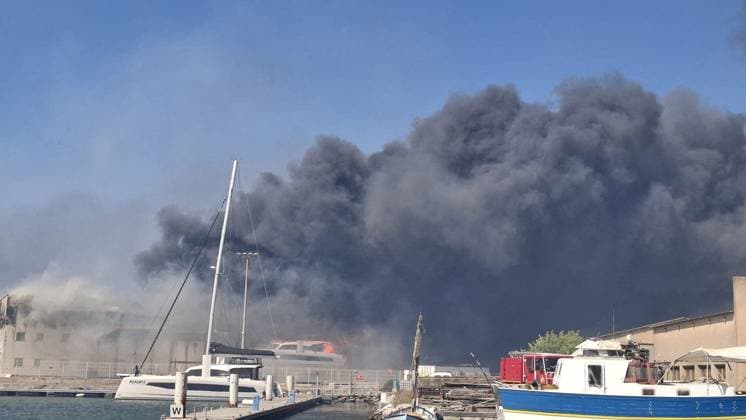 Huge Wildfire hits Canet en Roussillon - South of France Smoke is seen over Canet en Roussillon , south of France as huge fire and flames engulfed yachts and campsites, with campers evacuated from the seaside resort of Canet-en-Roussillon. The wildfires tore across southern France after the country baked under weeks of hot weather, hitting record temperatures. Photo by CLPRESS ABACAPRESS.COM Canet en Roussillon France  Copyright: xABACAx