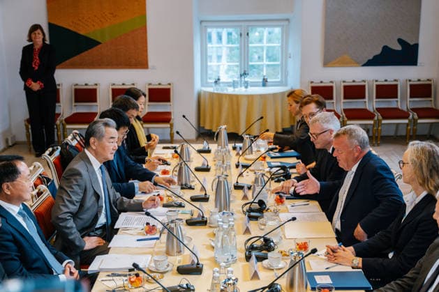 Foreign Minister Lars Loekke Rasmussen meets with the Chinese Foreign Minister Foreign Minister Lars Loekke Rasmussen (M) meets with China s Foreign Minister Wang Yi at the Ministry of Foreign Affairs in Copenhagen, Thursday, July 2, 2026. The Chinese Foreign Minister visits Denmark on July 2 and 3, 2026. China s Foreign Minister, Wang Yi, visits Denmark, Sweden, Finland, and Norway from July 2 to 8. (Photo: Emil Nicolai Helms Scanpix 2026) , Copenhagen Denmark *** Foreign Minister Lars Loekke Rasmussen Meets with the Chinese Foreign Minister Foreign Minister Lars Loekke Rasmussen M meets with China’s Foreign Minister Wang Yi at the Ministry of Foreign Affairs in Copenhagen on Thursday, July 2, 2026. The Chinese Foreign Minister is visiti  Copyright: EmilxNicolaixHelmsx spdk20260702-192203-L