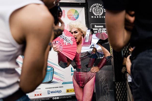 27th Edition of the MADO High-Heel Race A drag queen poses during the 27th edition of the High-Heel Race on Pelayo Street on July 2, 2026, in Madrid, Spain. The 2026 Madrid LGBTIQ Pride Festivities host the traditional High-Heel Race, hosted by the artist Chumina Power. It is a festive sporting event in which participants must complete the course while wearing heels up to 15 centimeters high. JULY 2, 2026 Carlos Lujá Madrid, Spain  Copyright: xCarlosxLujanx 7638979