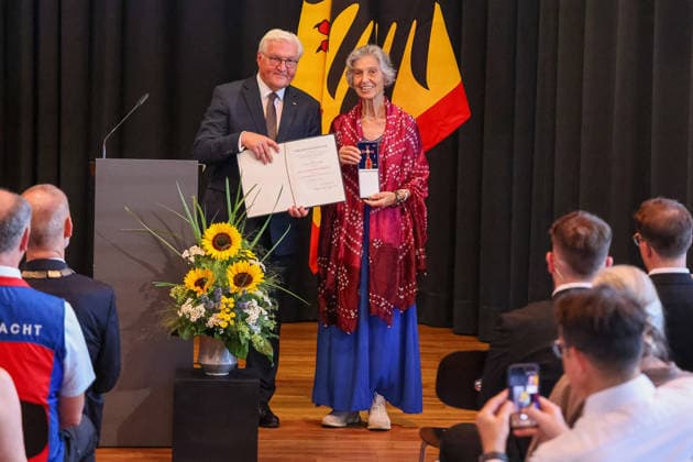 Der Bundespräsident der Bundesrepublik Deutschland, Frank-Walter Steinmeier, verleiht Frau Gerda Geretschläger den Verdienstorden der Bundesrepublik Deutschland. , Deutschland, Bundespräsident Frank-Walter Steinmeier, Format Ortszeit Deutschland, Ordensverleihung des Bundespräsidenten, 02.07.2026, Lörrach Werkraum Schöpflin Deutschland *** The Federal President of the Federal Republic of Germany, Frank Walter Steinmeier, awards Ms. Gerda Geretschläger the Order of Merit of the Federal Republic of Germany, Germany, Federal President Frank Walter Steinmeier, Format: Local Time in Germany, Award Ceremony by the Federal President, July 2, 2026, Lörrach, Schöpflin Workshop, Germany Copyright: xGrantxHubbsx