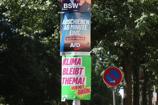 Wahlplakate zur Landtagswahl in Sachsen-Anhalt in Magdeburg Magdeburg, 02.07.2026 Wahlplakate von AFD und Grünen zur bevorstehenden Landtagswahl in Sachsen-Anhalt in Magdeburg Sachsen-Anhalt *** Election posters for the state election in Saxony-Anhalt in Magdeburg Magdeburg, July 2, 2026 Election posters from the AfD and the Greens for the upcoming state election in Saxony-Anhalt in Magdeburg, Saxony-Anhalt Copyright: xMatthiasxGränzdörferx