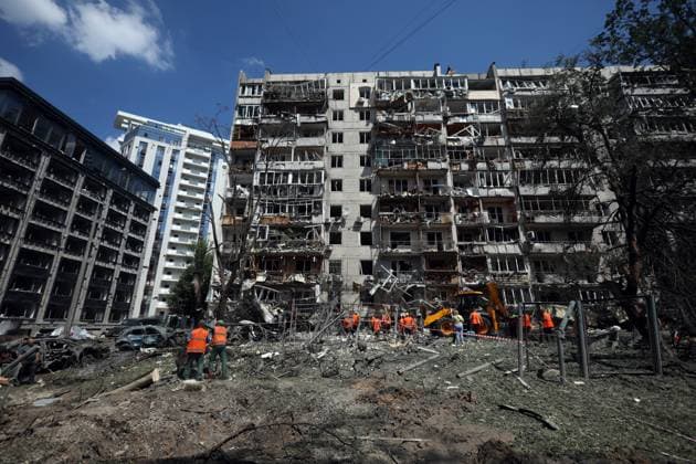 (260702) -- KIEV, July 2, 2026 -- Photo taken on July 2, 2026 shows the site of a missile strike in Kiev, Ukraine. At least 27 people were killed in a Russian attack on the Ukrainian capital on Thursday, Tymur Tkachenko, head of the Kiev City Military Administration, said. (Photo by Xinhua) UKRAINE-KIEV-MISSILE STRIKE-AFTERMATH PeterxDruk 