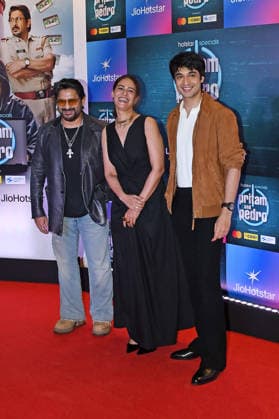 Celebrities attend screening of web series Pritam & Pedro in Mumbai - 02 Jul 2026 L-R Bollywood actors, Arshad Warsi, Mona Singh (c) and Vir Hirani pose for a photo at the screening of their web series Pritam & Pedro in Mumbai. Mumbai India Copyright: xAshishxVaishnavx xSOPAxImagesx AVaishnav_Celebrities attend screening of web series _Pritam _ Pedro_ in Mumbai (4)