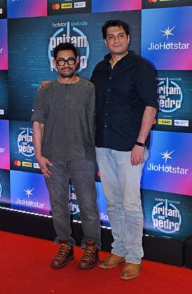 Celebrities attend screening of web series Pritam & Pedro in Mumbai - 02 Jul 2026 L-R Bollywood actors Aamir Khan and Junaid Khan pose for a photo as they arrive for the screening of web series Pritam & Pedro in Mumbai. Mumbai India Copyright: xAshishxVaishnavx xSOPAxImagesx AVaishnav_Celebrities attend screening of web series _Pritam _ Pedro_ in Mumbai (9)